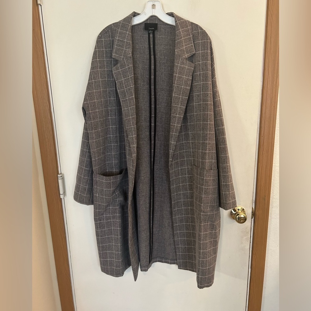 Lumiere large gray, long line, open front jacket gray white grid all over print